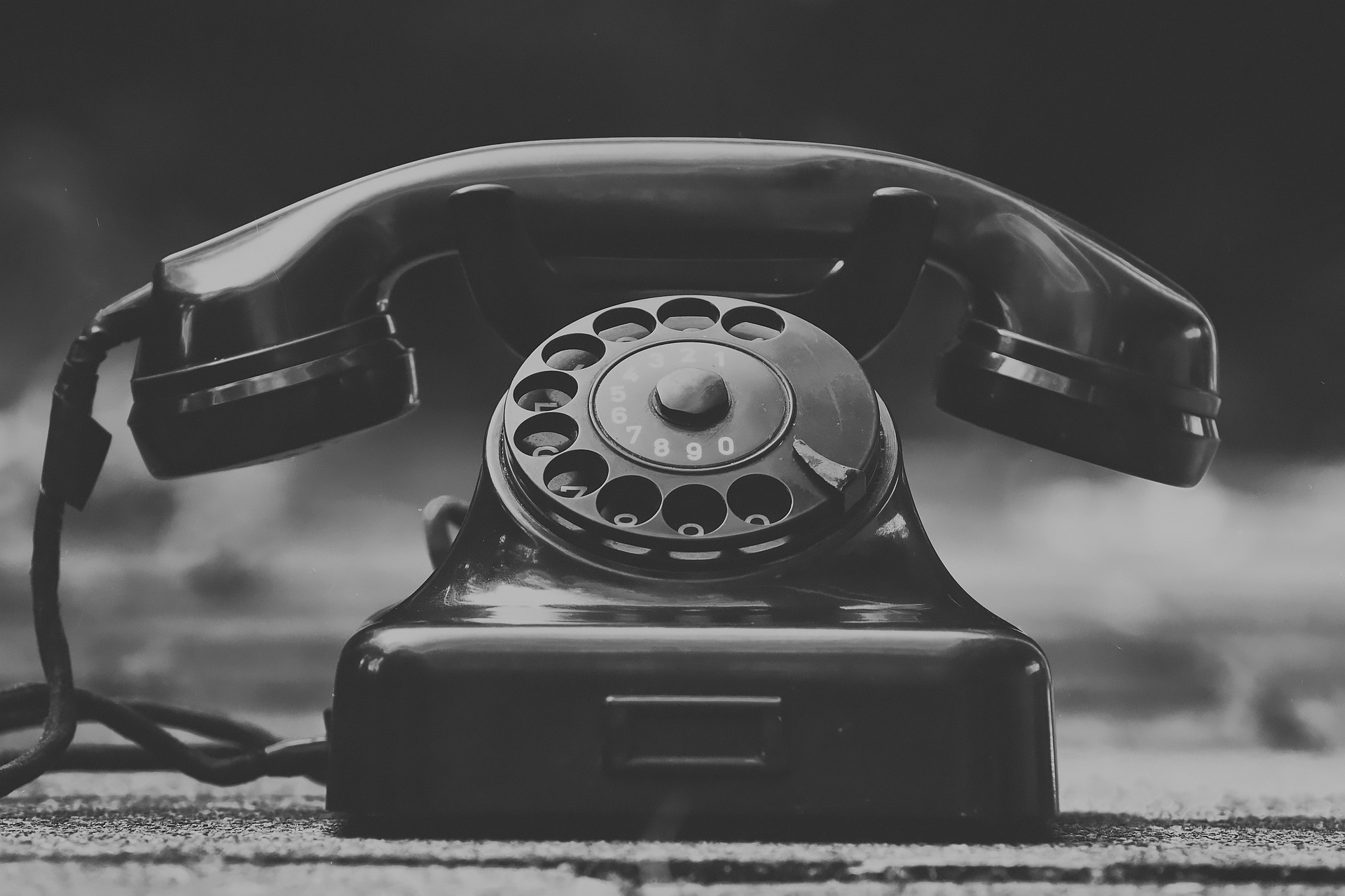 Comparing Cloud Hosted Telephone Systems vs. On-Premises Telephone Systems